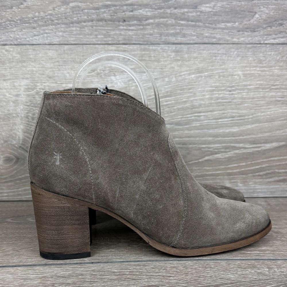 Frye Nora Women's Sz 7.5B Gray Elephant Suede Zip Heeled Ankle Boots 3479930-EPT